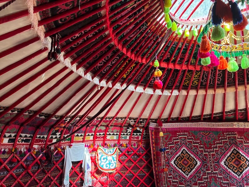 キルギスの美しい遊牧テント