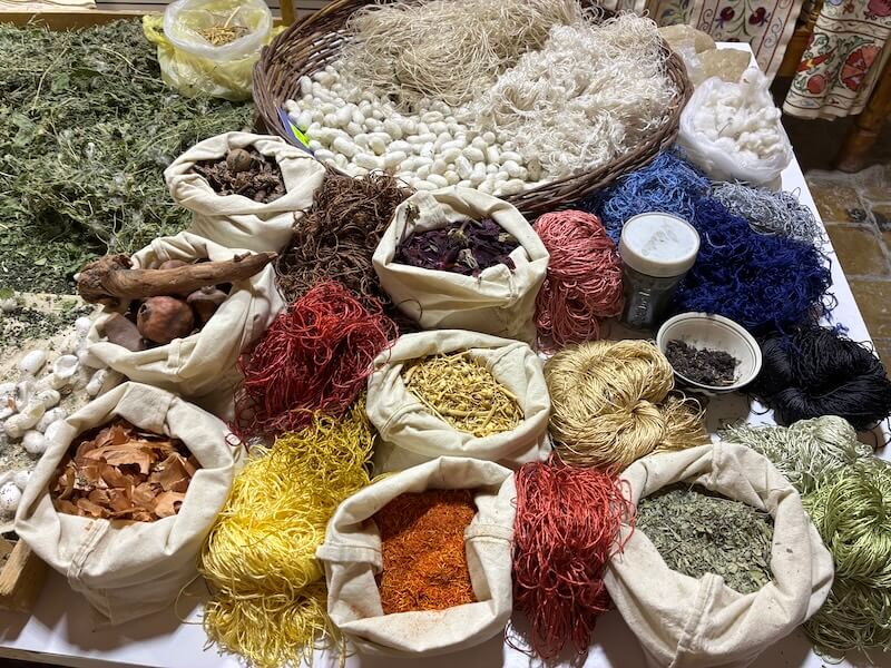 ウズベキスタンの草木染め