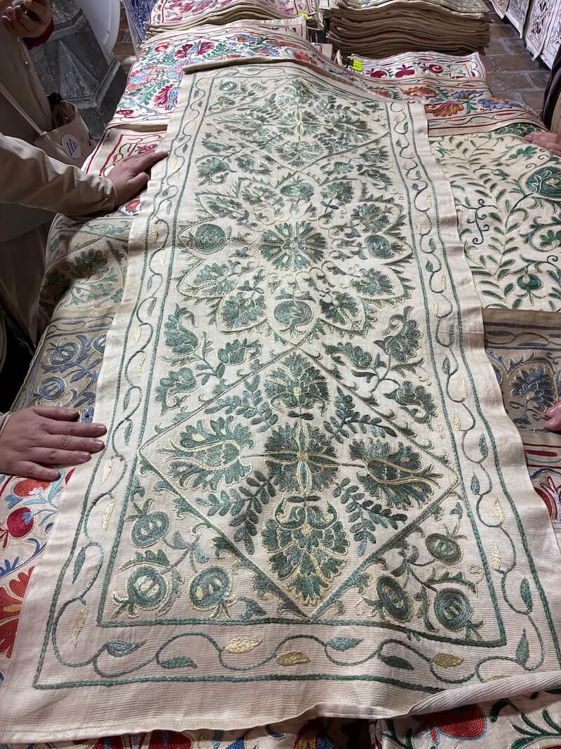 ウズベキスタンの刺繍